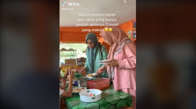 Kumpul keluarga, dikira warung makan. [TikTok]