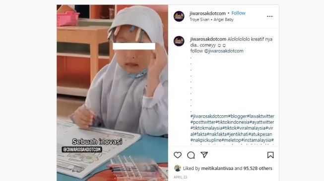 Manfaatkan Kerudung, Cara Bocah Ini Simpan Pensil Warna Kreatif Banget