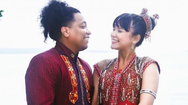 Arie Kriting Gelar Syukuran Pernikahan, Indah Permatasari Resmi Jadi Orang Buton