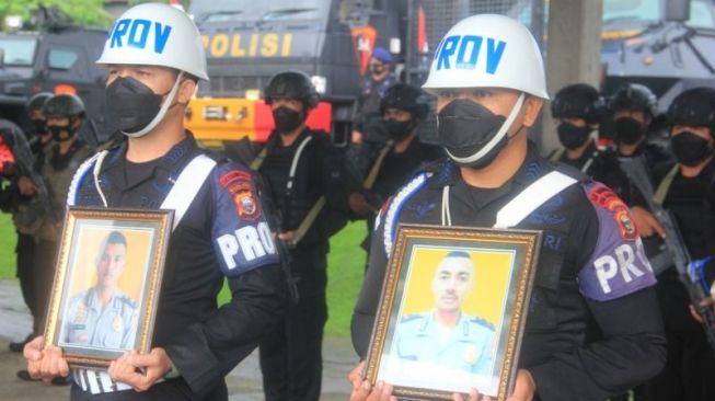 Terlantarkan Istri dan Keluarga, 2 Anggota Brimob Dipecat