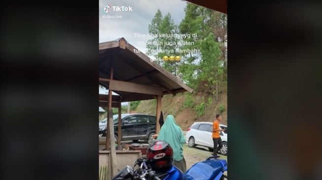 Kumpul keluarga, dikira warung makan. [TikTok]