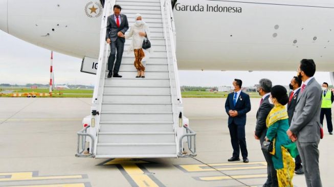 Presiden Joko Widodo atau Jokowi dan Iriana Joko Widodo beserta rombongan telah menempuh penerbangan selama kurang lebih 14,5 jam sejak lepas landas dari Bandara Soekarno-Hatta, Tangerang menuju Amerika Serikat pada Selasa (10/5/2022) pagi.  (Laily Rachev - Biro Pers Sekretariat Presiden)