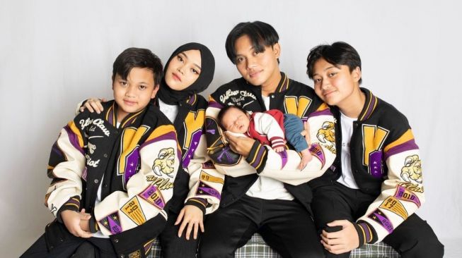 5 Anak Sule: Rizky Febian, Putri Delina, Rizwan, Ferdinand, dan Azam. [Instagram]