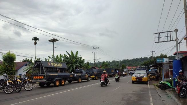 Massa Sempat Blokade Jalan hingga Bakar Ban, Pengamanan di Manokwari Diperketat usai Pj Gubernur Papua Barat Dilantik