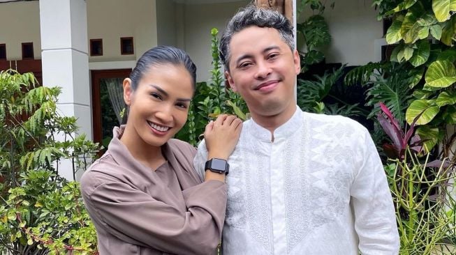 Potret Pemain Film KKN Desa Penari Bareng Pasangan (Instagram/@owliasarah)