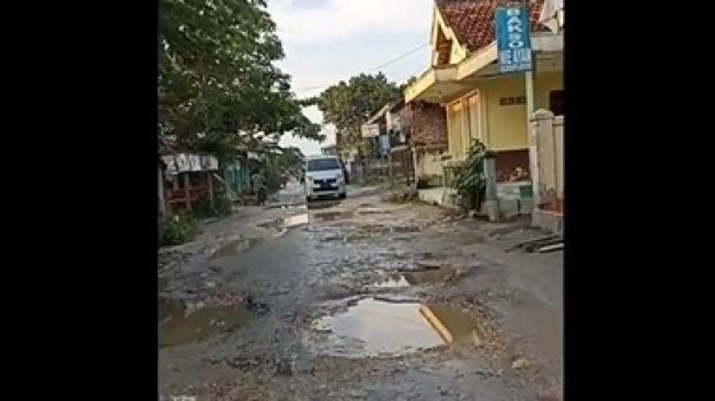 Viral Kondisi Jalanan di Tanah Merah Bangkalan Rusak dan Penuh Lubang