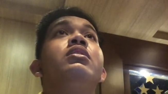 Viral di Tiktok, Seorang Pria Tertipu Booking Hotel di Pontianak Lewat MiChat, Respon Resepsionis Tuai Pujian Netizen