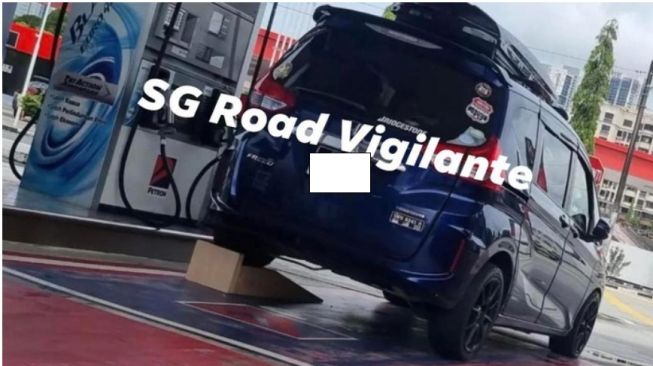 Honda Freed isi BBM di SPBU jadi sorotan karena ban mobil diganjal (Facebook/SG Road Vigilante)