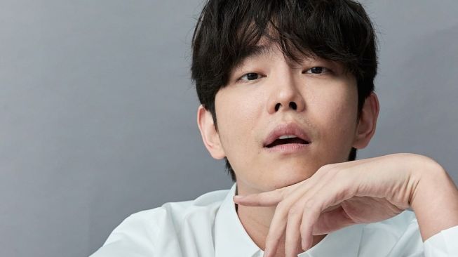 5 Potret Yoon Kyun Sang di Rose Mansion, Drama Barunya Sebagai Seorang Detektif