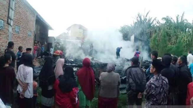 Rumah yang Dihuni Wanita Lansia di Agam Terbakar Jelang Subuh