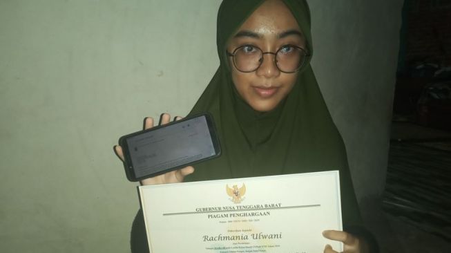 Orangtua Gadis Asal Suralaga Lombok Ini Kaget, Baru Tahu Anaknya Dapat Beasiswa di 3 Kampus Top Luar Negeri