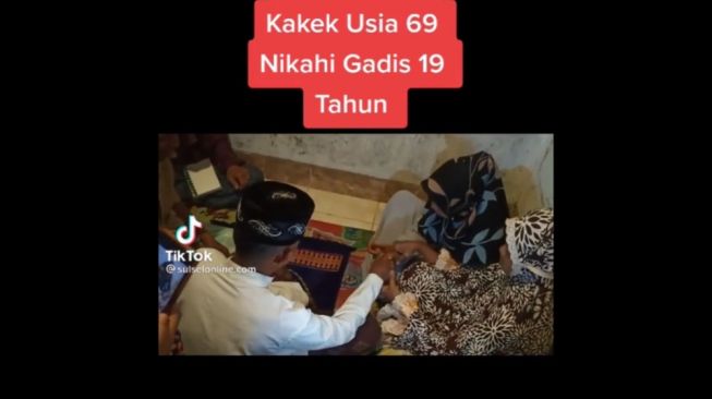 Kakek Usia 69 Tahun Nikahi Gadis 19 Tahun Viral, Videonya Bikin Ngelus Dada