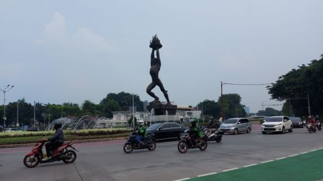 Aksi Buruh Peringati May Day, Lalu Lintas di Jalan Sudirman-Senayan Ramai Lancar