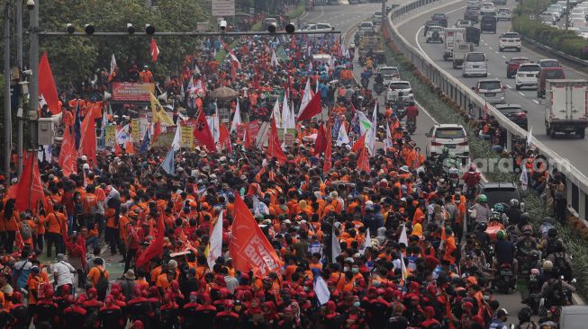 Lagi Demo, Massa Buruh Mendadak Ditraktir Kapolda Metro Jaya Bakso dan Ketoprak
