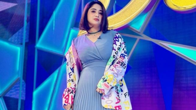 Dari Dewi Perssik sampai Nunung, 5 Artis Menikah dengan Sang Manajer