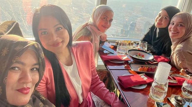   Potret Titi Kamal, Shireen, Laudya Cinthya Bella Hangout in Dubai (Instagram / @titi_kamall)