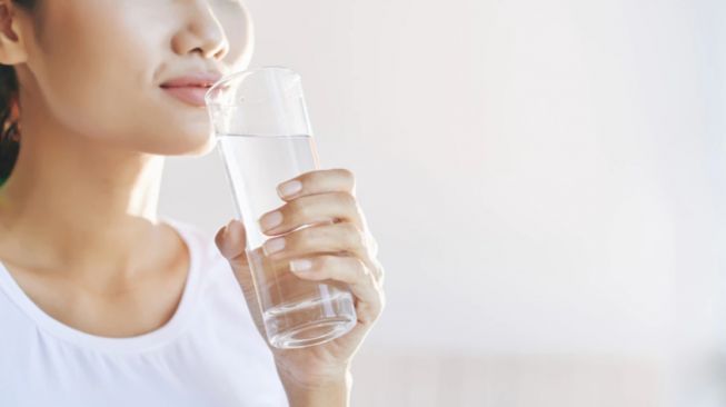 7 Akibat Kurang Minum Air Putih, dari Bau Mulut hingga Pusing