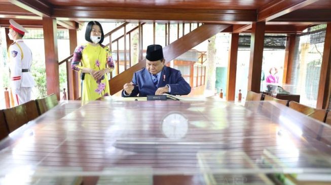 Prabowo Subianto ke Makam Presiden Pertama Vietnam Ho Chi Minh: Beliau Contoh yang Baik untuk Semua Orang