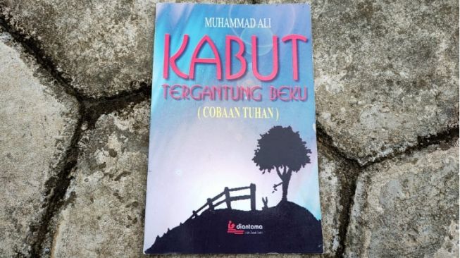 Ulasan Buku Kabut Tergantung Beku, Derita Pasti akan Berlalu