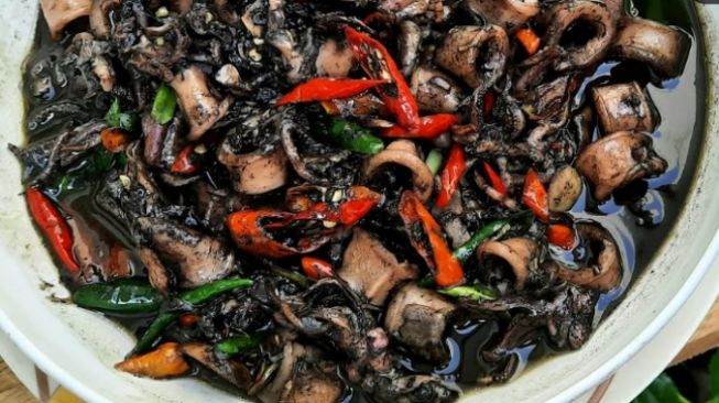 Sajian masakan cumi hitam (YouTube/Dapur Sherly)