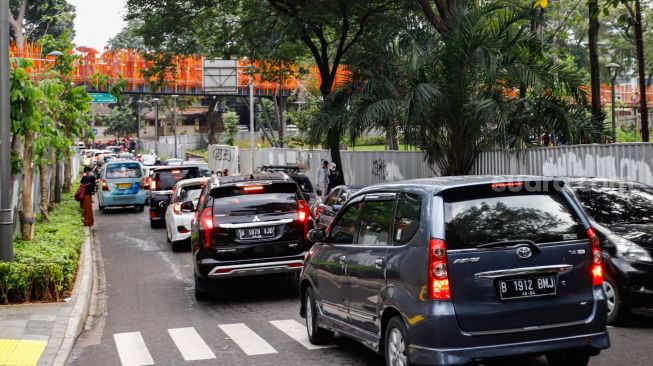 Marak Parkir Liar dan PKL di Tebet Eco Park Bikin Macet Jalanan, Begini Reaksi Pemprov DKI