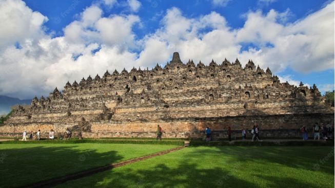 Gandeng Bubah Alfian, Mustika Ratu Rilis Makeup yang Terinspirasi Keindahan Candi Borobudur