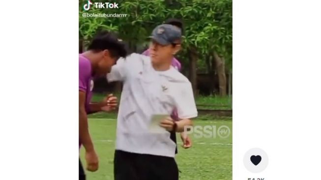 Viral! Video Momen Asnawi Dijambak Hingga Marcelino Ferdinan Ditampar Shin Tae-yong Tuai Sorotan Warganet
