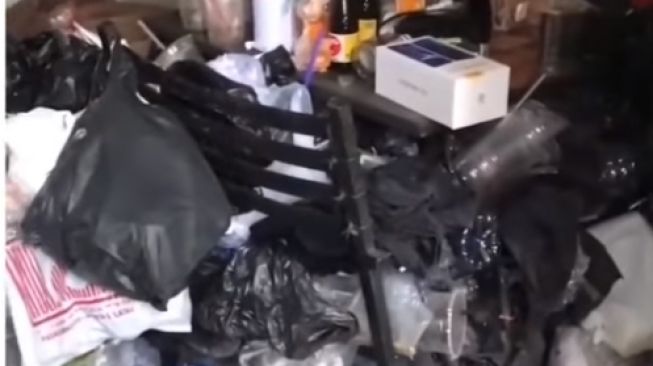 Video Viral Kamar Kos Penuh Sampah hingga Tak Ada Ruang Gerak, Publik Curiga Hoarding Disorder