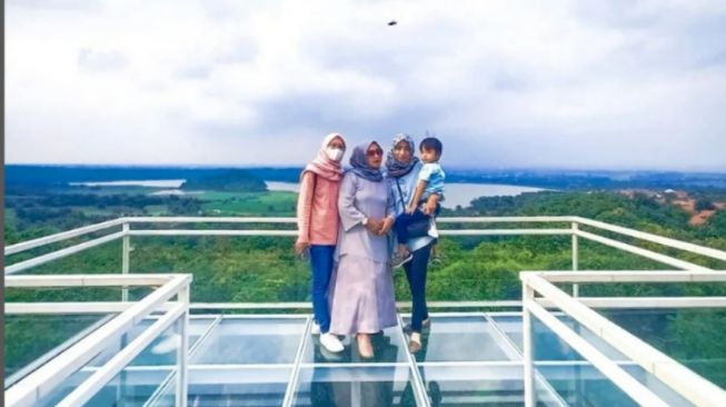 Bukit Cinta Anti Galau, Tempat Terbaik Menikmati Keindahan Kota Cirebon