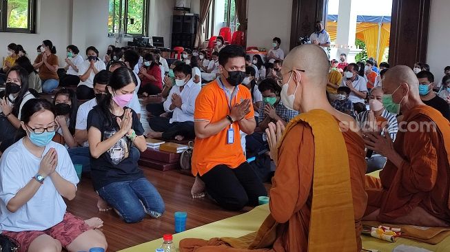 Ratusan Umat Budha Rayakan Waisak di Vihara Siddharta Tangsel: Semoga Virus Hilang
