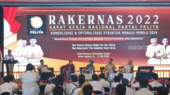 Tanggapi Koalisi Indonesia Bersatu, Rocky Gerung: Etikanya Harus Keluar dari Kekuasaan