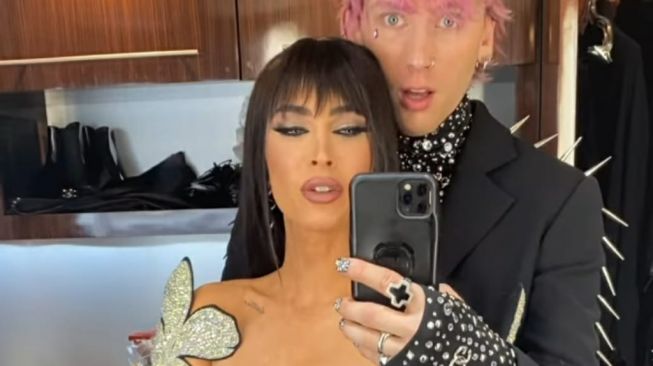 Demam Busana Pink, Megan Fox dan Machine Gun Kelly Dipuji Kayak Barbie dan Ken