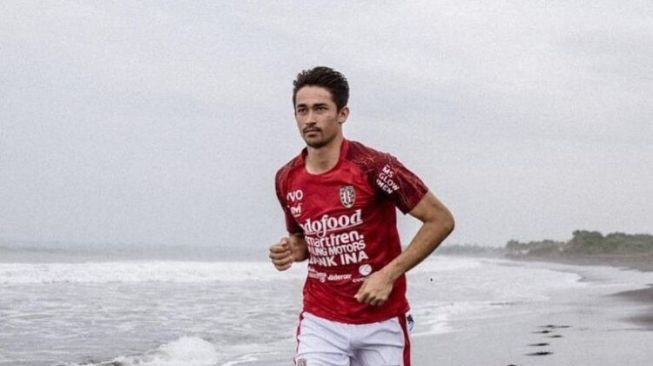Gavin Kwan Resmi Gabung Persis, Siap Reuni dengan Coach Jacksen Tiago