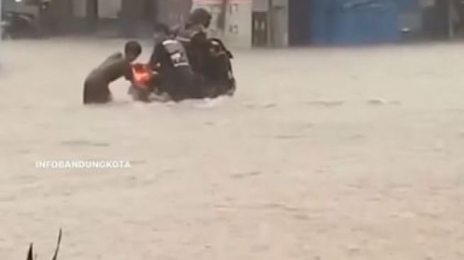 Terpopuler: Anggota Ormas dan Perguruan Silat di Tasikmalaya Turun ke Jalan, Kota Bandung Dilanda Hujan-Angin Kencang