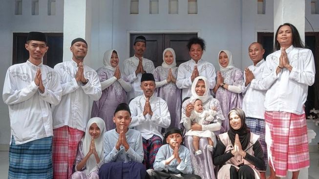 Momen Akrab Indah Permatasari dan Mertua (Instagram/@arie_riting)