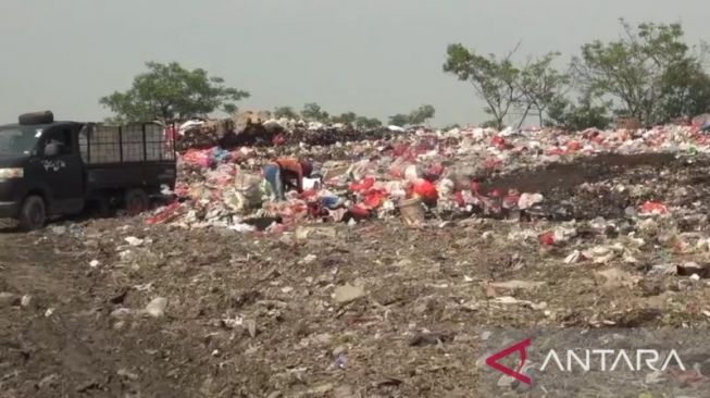 Geram Area Sawah Jadi Tempat Pembuangan Sampah Ilegal, Warga Pebayuran Bekasi: Kulit Jadi Gatal-gatal