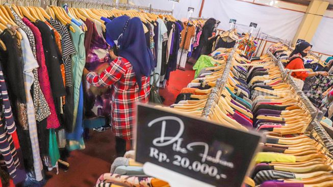 Larangan Thrifting Disorot, Apa Solusi Bagi Pedagang Pakaian Bekas Impor?