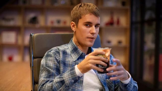 Justin Bieber dan minuman 'Biebs Brew' (Flipboard)