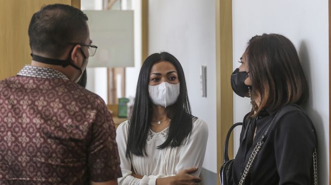 Nirina Zubir Heran Kenapa Tak Diberitahu Jadwal Sidang Pembacaan Dakwaan Kasus Mafia Tanah