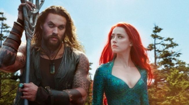 Jason Momoa dan Amber Heard dalam film 'Aquaman' (Variety)