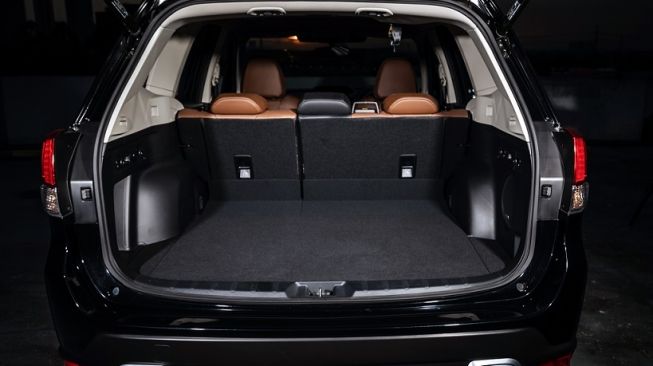 Interior bagasi All-New Subaru Forester generasi kelima [Subaru].