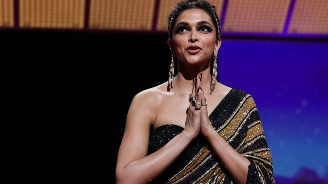 Deepika Padukone di ajang Festival Film Cannes 2022. [LOIC VENANCE / AFP]