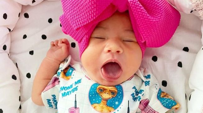  Potret Millicent Mae Anak Derby Romero  (Instagram/miss_adinda_mae)