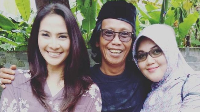 Momen Mesra Mandra dan Istri (Instagram/mandra_ys)