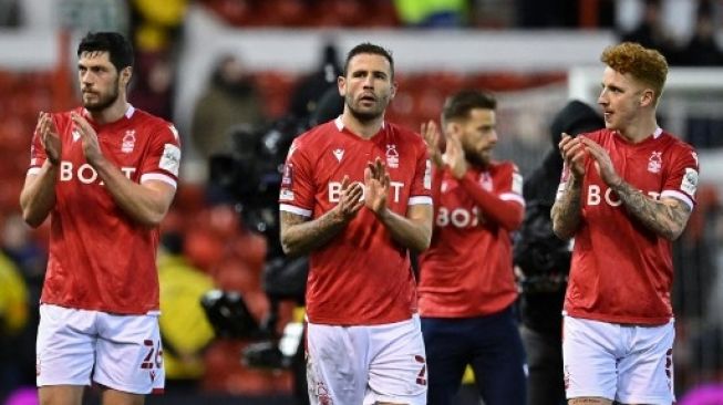 Gestur Pemain Nottingham Forest usai pertandingan putaran empat Piala FA kontra Leicester City, di City Ground, pada 6 Februari 2022. [AFP]