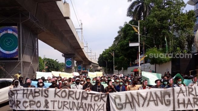 Desak Kejagung Tangkap Dalang Mafia Minyak Goreng, Massa Pendemo Sebut Nama Menko Airlangga