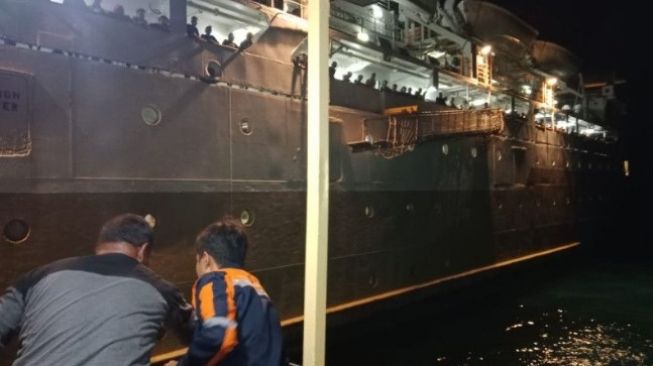 KM Sirimau Angkut 784 Penumpang Kandas di Perairan Lembata NTT