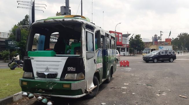 Satu Penumpang Meninggal Dunia dalam Insiden Bus Terguling di Gamping, 26 Luka