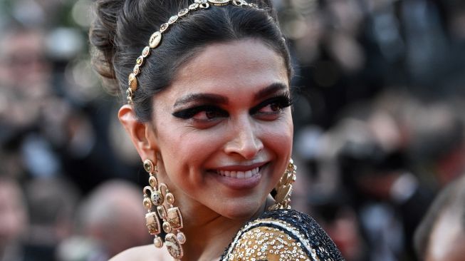 Deepika Padukone di ajang Festival Film Cannes 2022. [LOIC VENANCE / AFP]