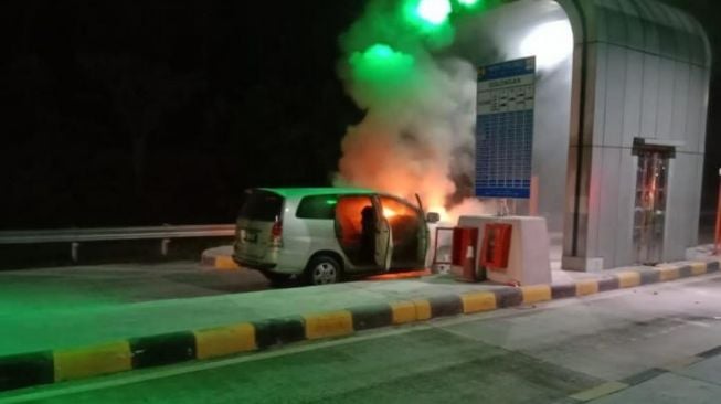 HK Jelaskan Terkait Kebakaran Satu Unit Mobil di Gerbang Tol Kotabaru